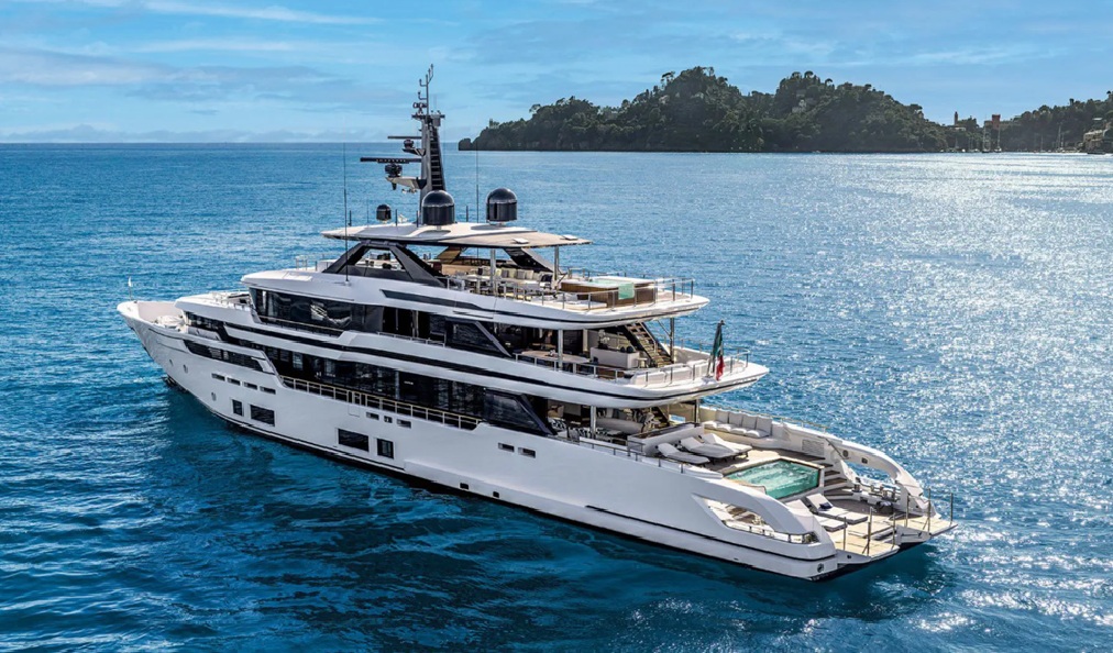 Mega yacht